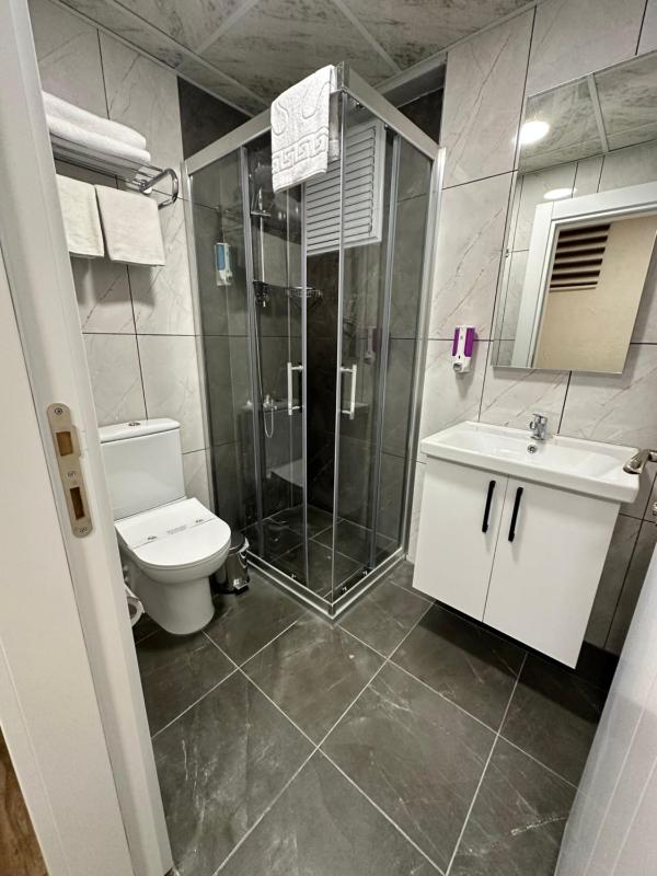 Budget Double Room image 3