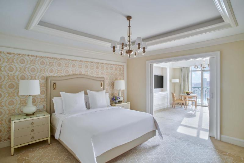 Premium Corniche Suite