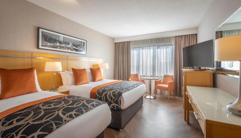 Deluxe Double & Single Room image 3