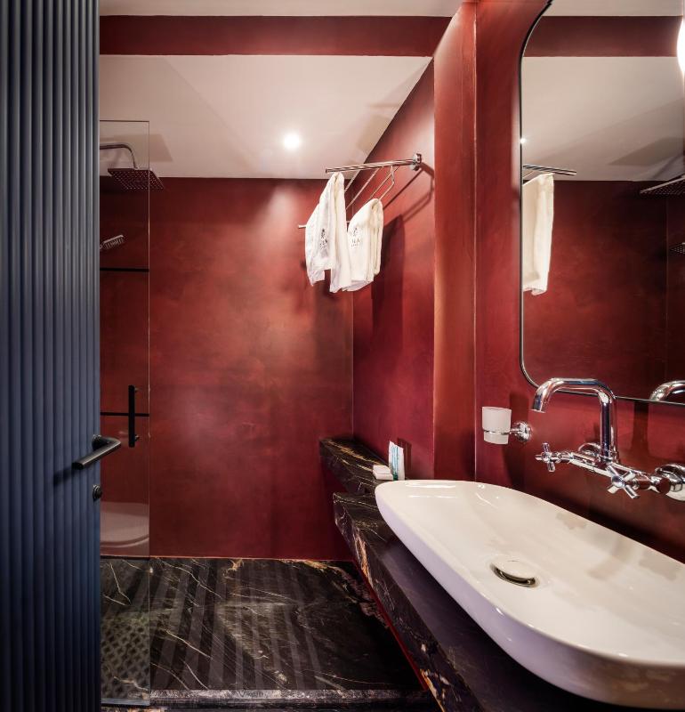 Renovated Superior Queen Room image 3