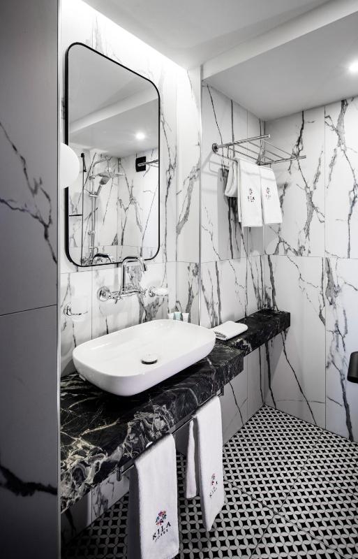 Renovated Penthouse Apartment image 4