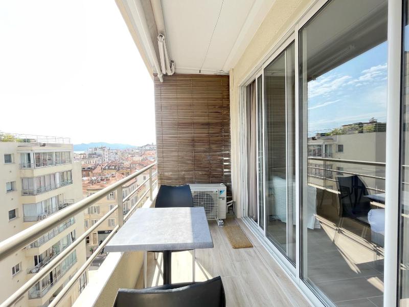 City view Studio with Terrace 3 image 4