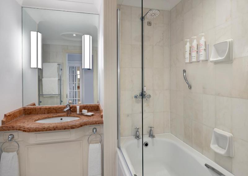 Deluxe Double Room image 1