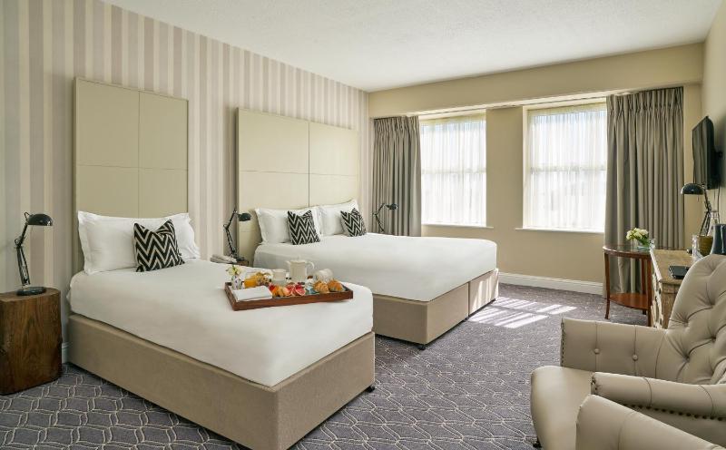 Twin Room image 3