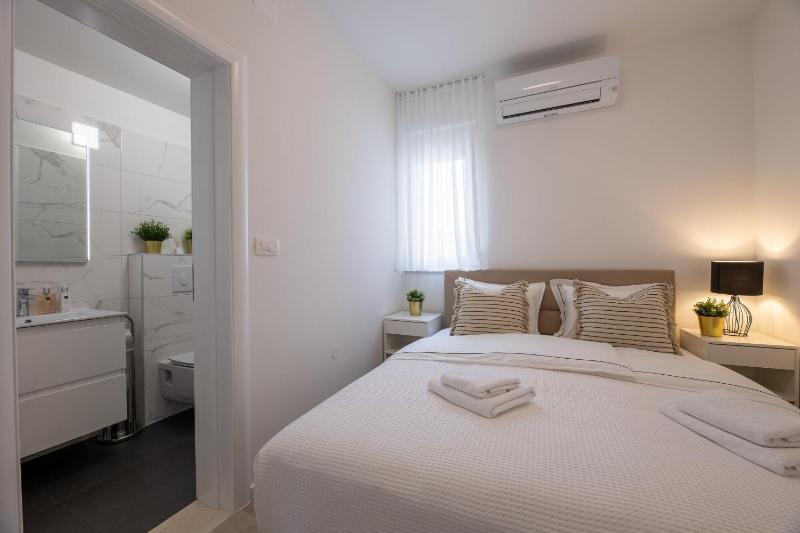 Two-Bedroom Villa image 4