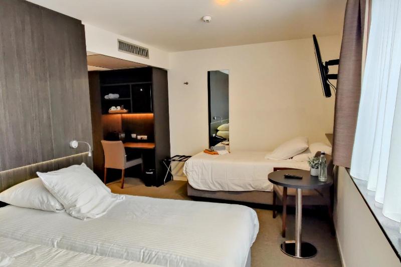 Superior Triple Room image 2