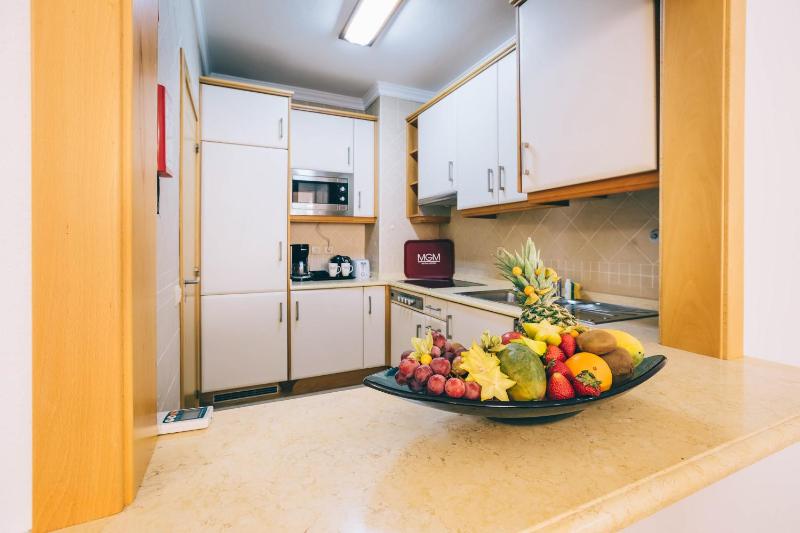 Deluxe One Bedroom Apartment – 2 Adults + 1 Child image 3