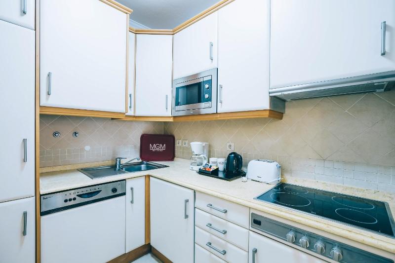 Deluxe One Bedroom Apartment – 2 Adults + 1 Child image 2