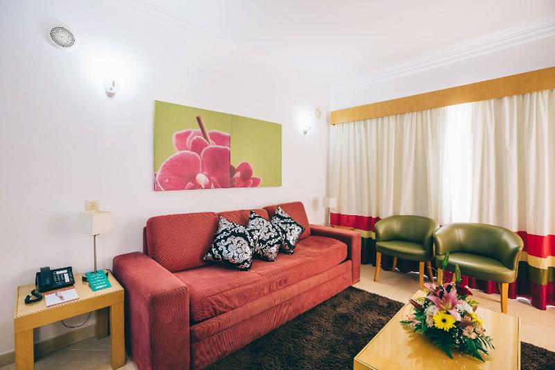 Deluxe One Bedroom Apartment – 2 Adults + 1 Child image 4