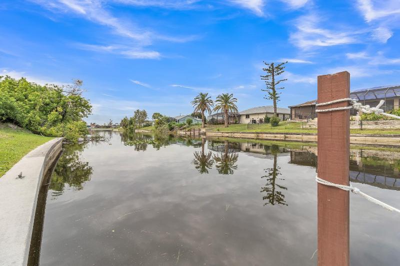Blue Oasis - Saltwater Pool Dock Dog-Friendly Home - image 16
