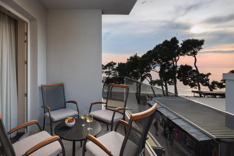 One-Bedroom Apartment with Balcony image 4