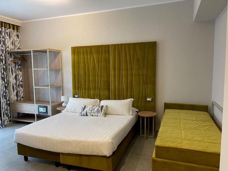 Comfort Triple Room image 1