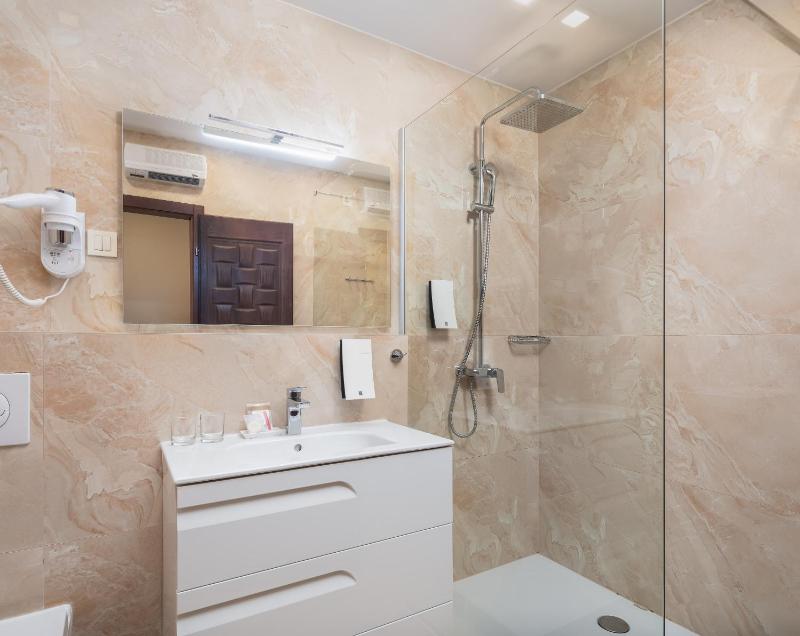 Superior Room with Balcony with Sea View image 2