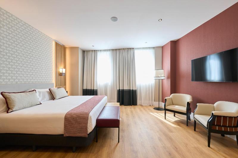 Deluxe Junior Suite with Private Pool image 4