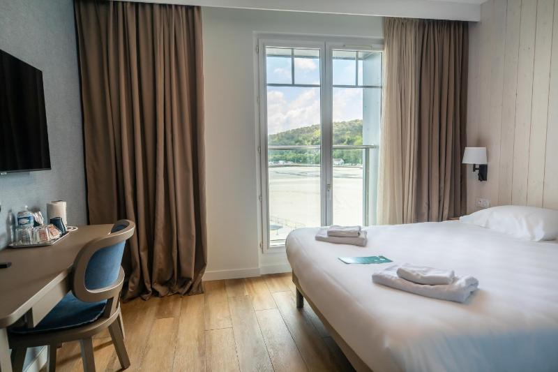 Double Room with Sea View image 3