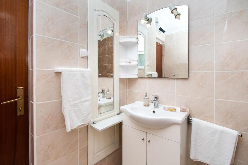 One-Bedroom Apartment image 3