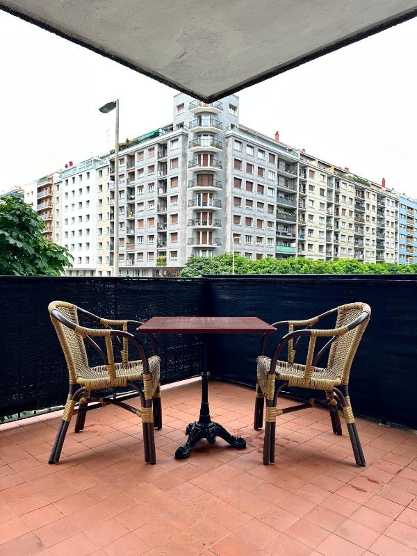 Triple Room with Balcony image 2