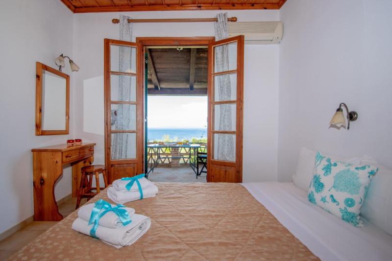 Double Room Sea view image 2