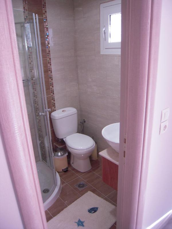 Studio (2 Adults) image 3