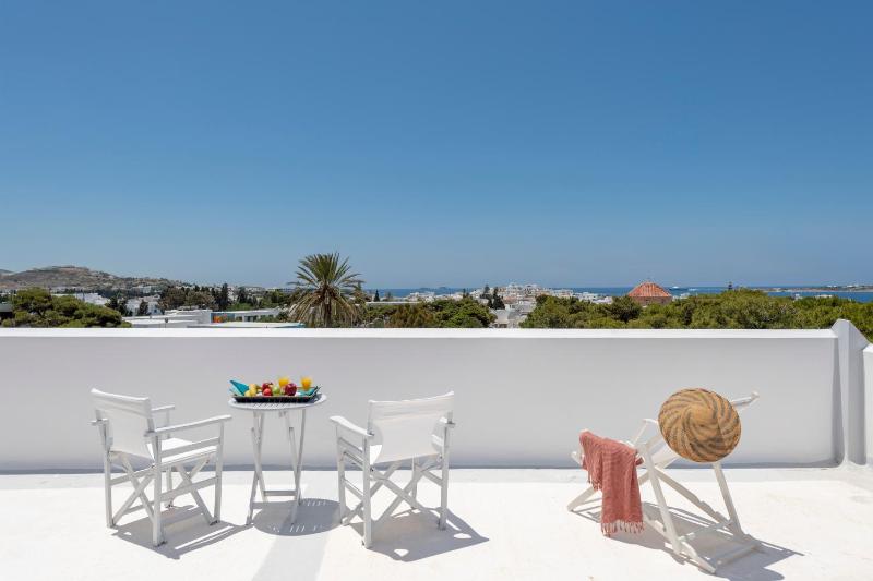 Deluxe Double or Twin Room with Sea View image 3