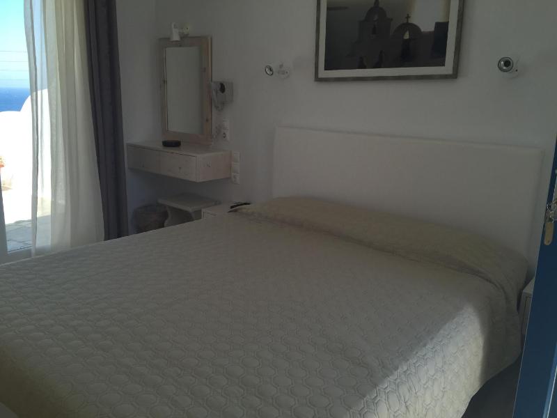 Double Room with Sea View image 4