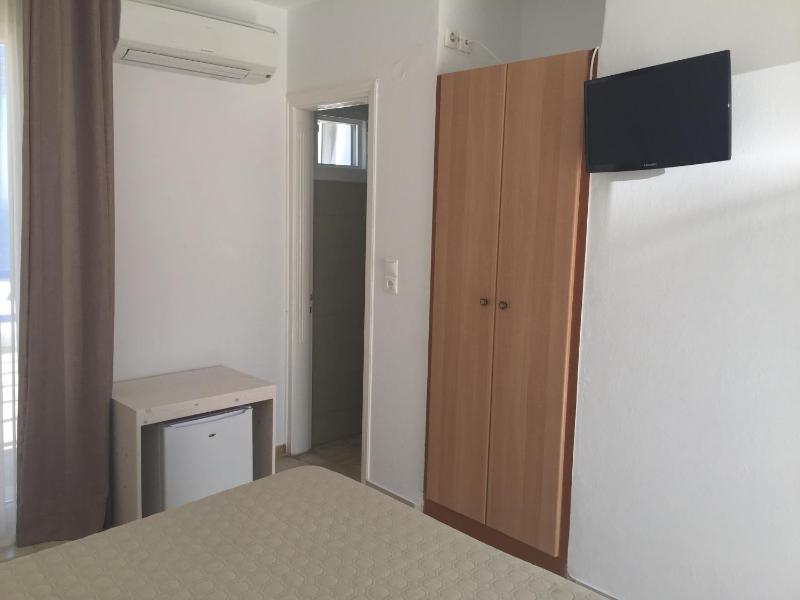 Double Room with Sea View image 2