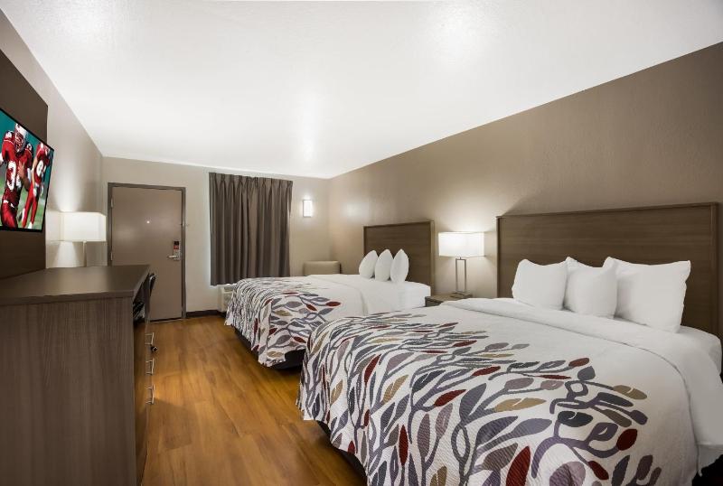Deluxe Room with Two Queen Beds Smoke Free image 4
