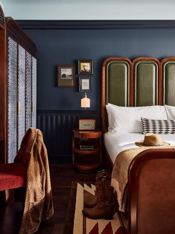 Double Room image 1