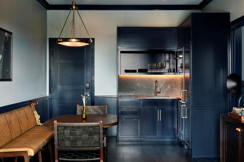 Deluxe Suite image 1