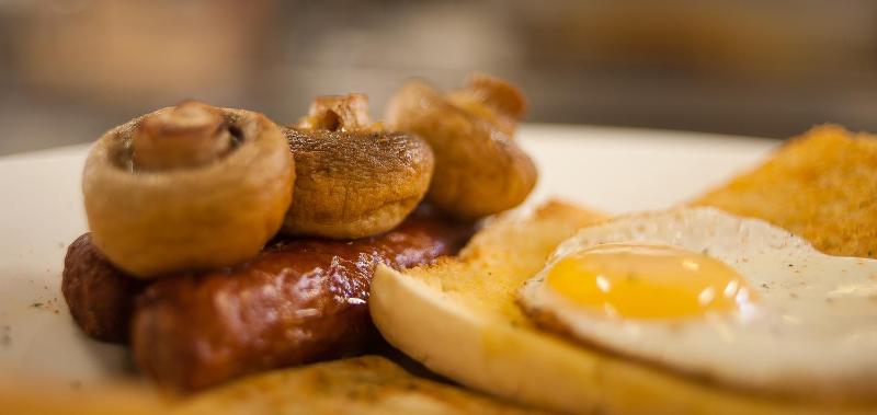 Deluxe Double or Twin Room image 3