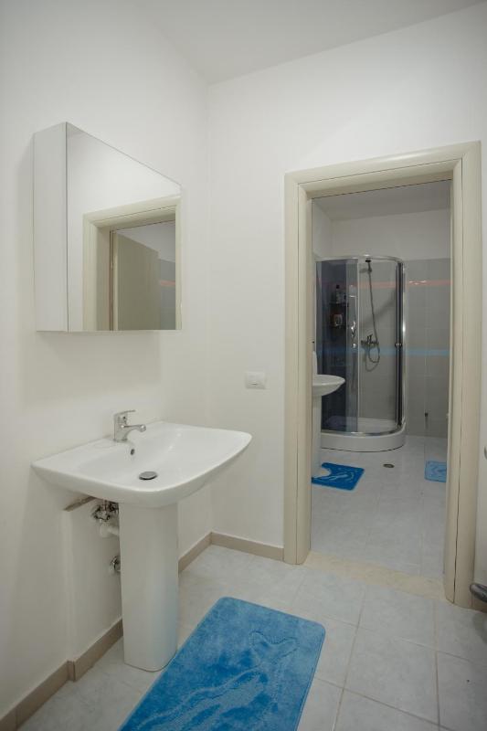 City Center Apartment Scutari - image 9