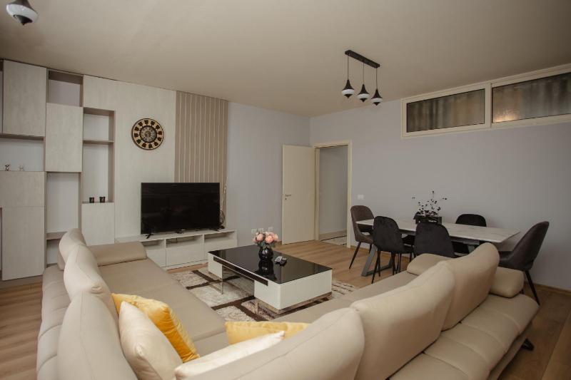 City Center Apartment Scutari - image 11