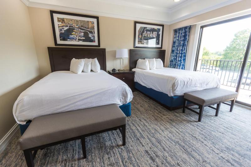 Deluxe Double Room with Balcony image 3