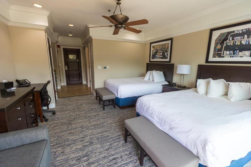 Deluxe Double Room with Balcony image 3