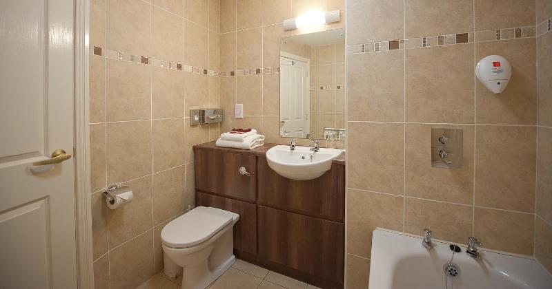 Deluxe Double or Twin Room image 4