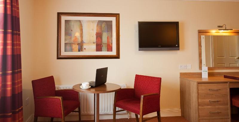 Deluxe Double or Twin Room image 2