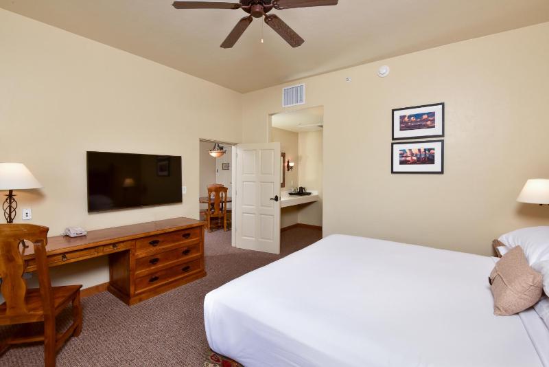 Lodge On The Desert - image 31