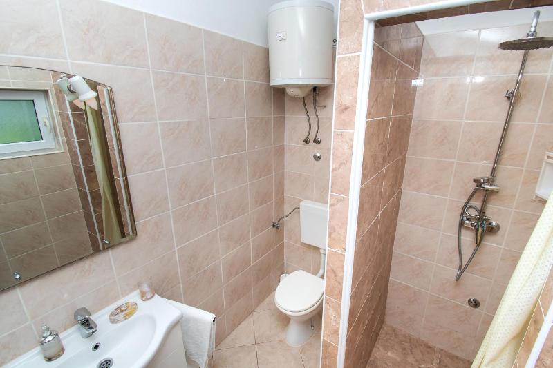 One-Bedroom Apartment image 2