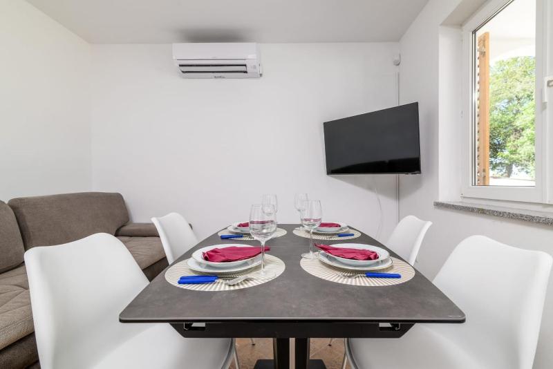 Apartment in Medulin with terrace air conditioning W-LAN washing machine 5158-2 - image 27