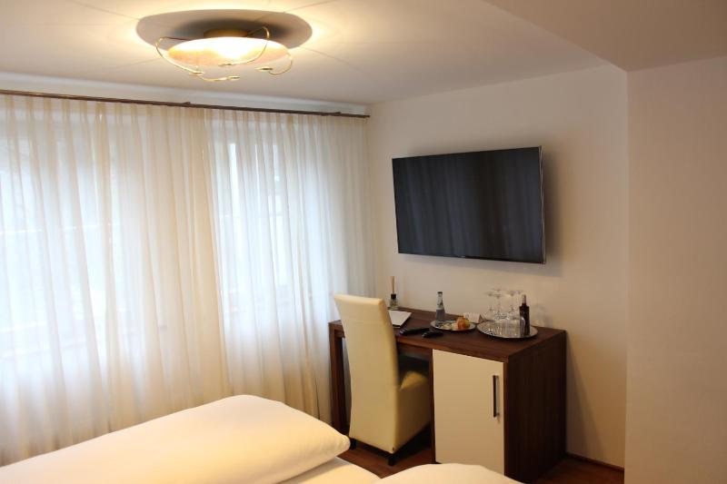 Large Double Room image 2