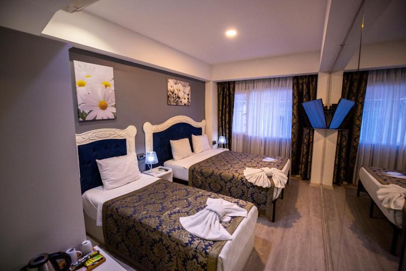 Deluxe Family Connecting Room image 4