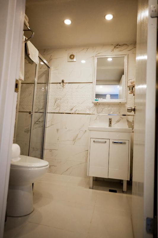 Double Room with Balcony image 2