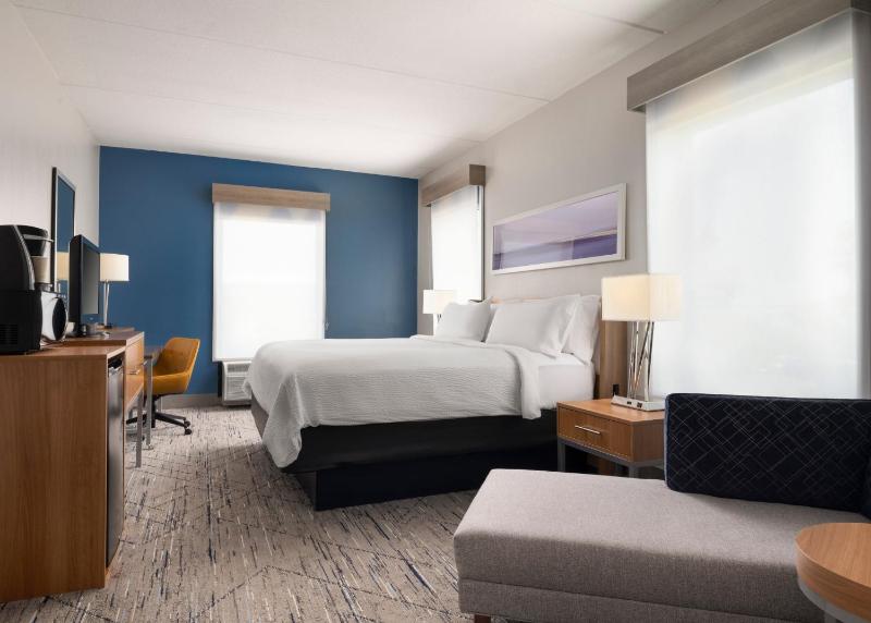 Standard King Room with Extra Space image 3