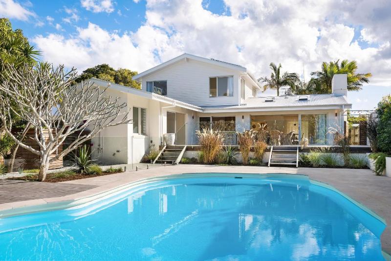 Kirra Beach House - relax in pool & sauna - image 1