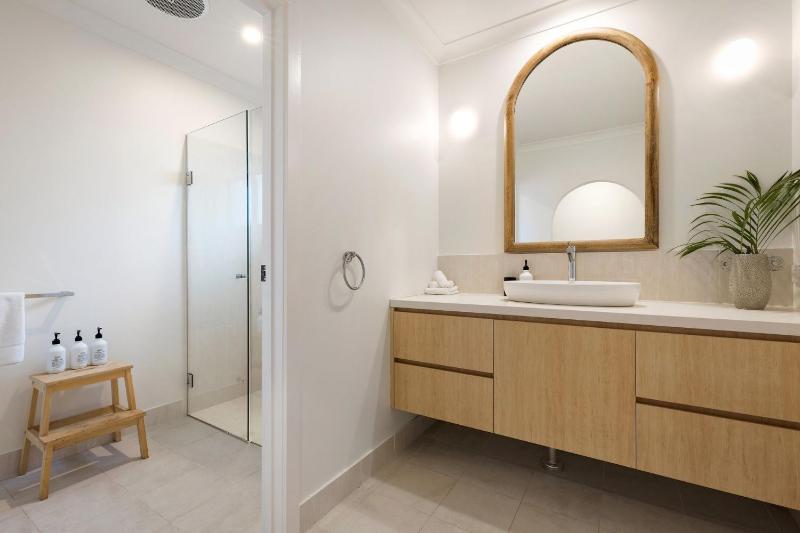 Kirra Beach House - relax in pool & sauna - image 6