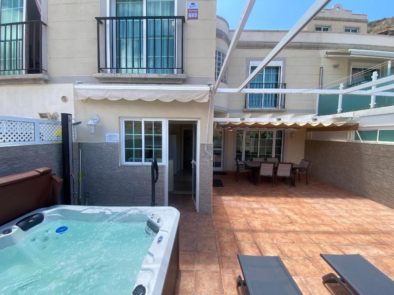 Luxury Renovated Duplex with 3 Pools Private Jacuzzi - image 50