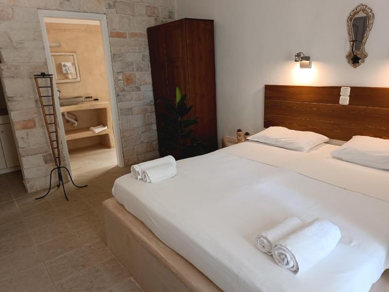 Double Room image 1