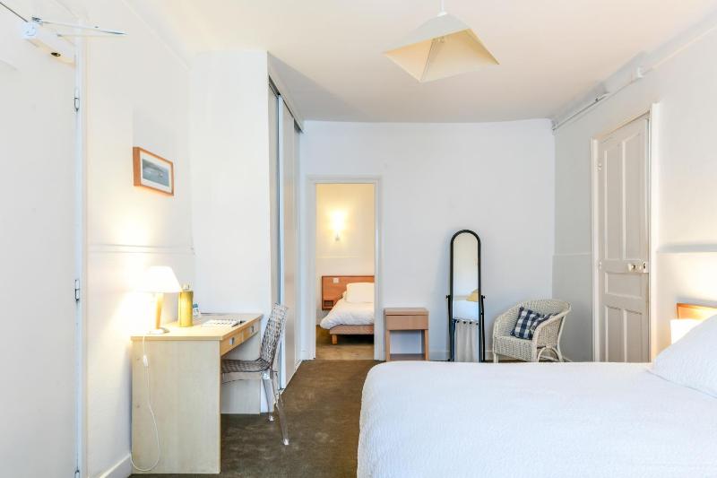 Family Room (Connecting Rooms) image 3