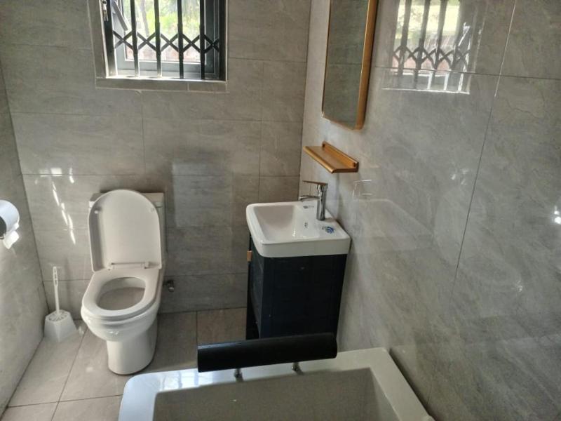 Large Single Room image 1