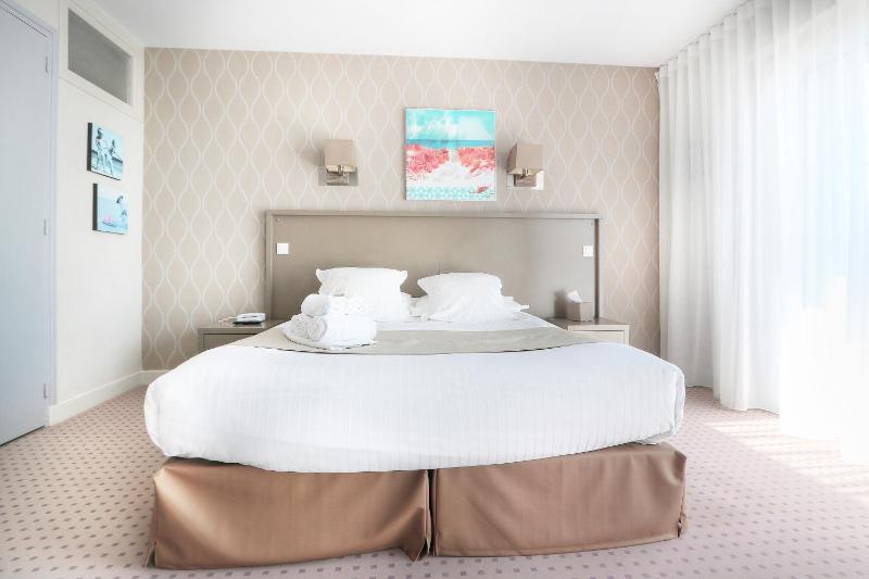 Double Room with Sea View image 1